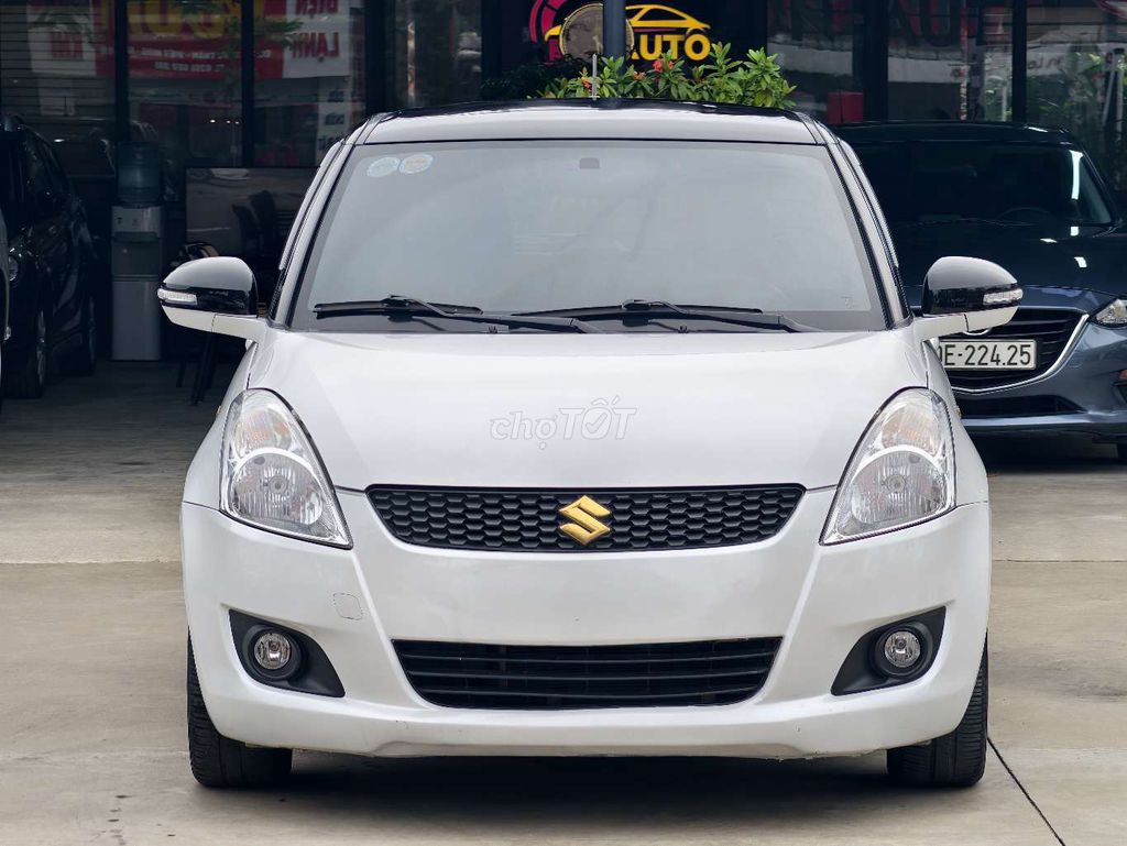 Suzuki Swift RS 2017 Trắng Tự động 9 vạn