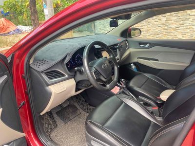 Hyundai Accent Đỏ