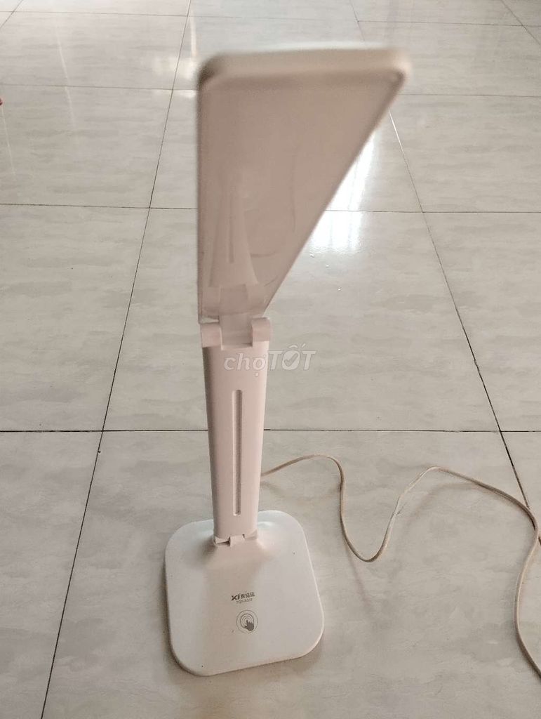 Đèn bàn Trắng Hiện đại 3 chế độ. Mua bán Đèn tại Huyện Đức Hòa Long An được đăng bởi TheViperLA hình 1