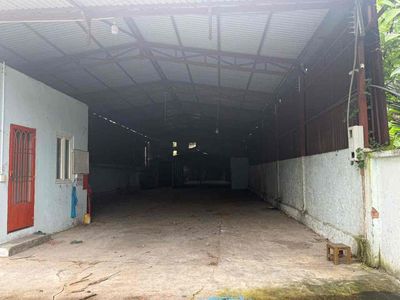 CHO THUÊ NHÀ XƯỞNG 400m2 MẶT TIỀN ĐƯỜNG, XE TẢI VÀO TỚI NƠI