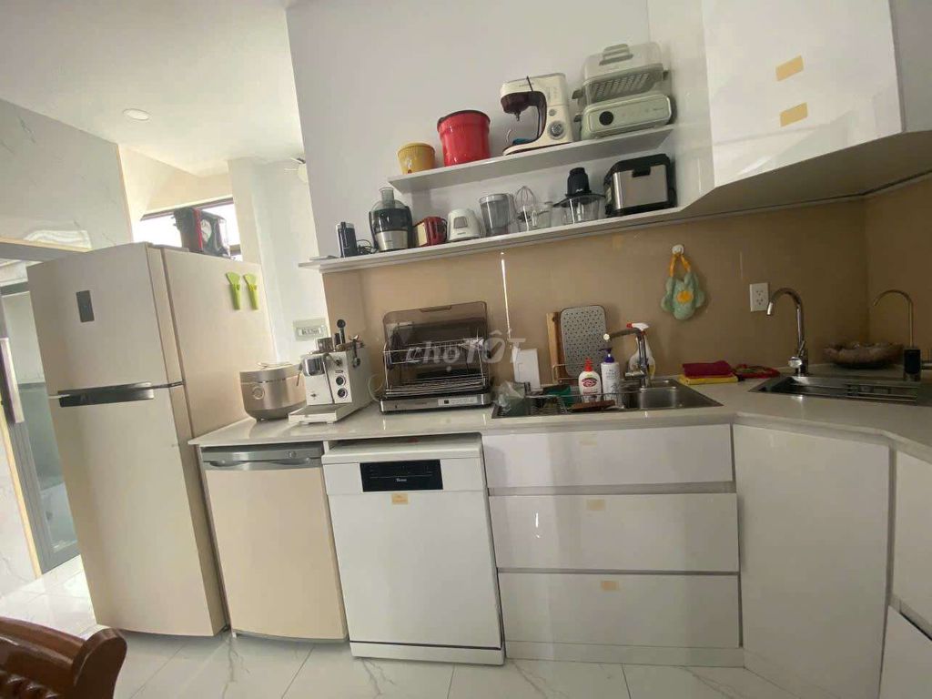 CHO THUÊ NHÀ PHỐ NGUYÊN CĂN CÓ THANG MÁY MANHATTAN VINHOMES Q9