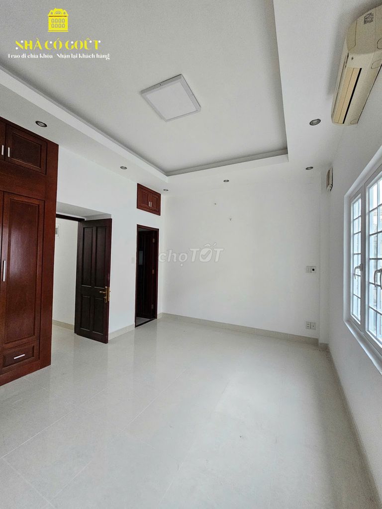 СДАЕТСЯ ДОМ ПО УЛИЦЕ № 17 КВ. 2 5X20 М, ЦОКОЛЬНЫЙ ЭТАЖ, 2 ЭТАЖА, В 16.00, 6WC, ЦЕНА 45Т.Р