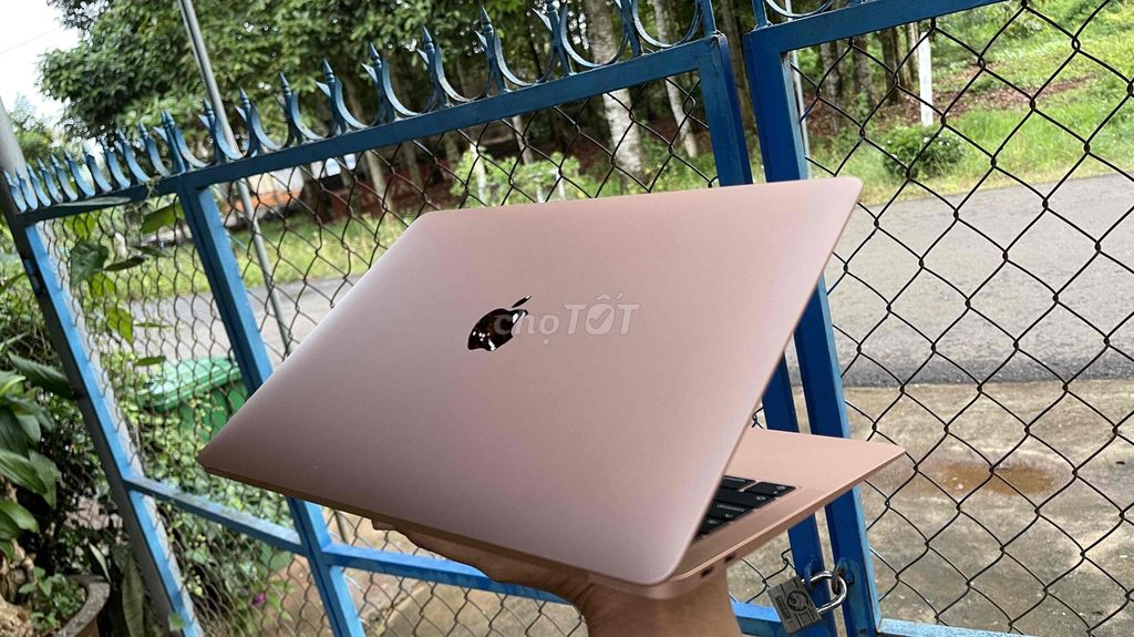 Apple MacBook Air 2018 13inch ngoại hình đẹp. Mua bán Laptop tại Thành phố Long Khánh Đồng Nai được đăng bởi Nguyễn  hình 1