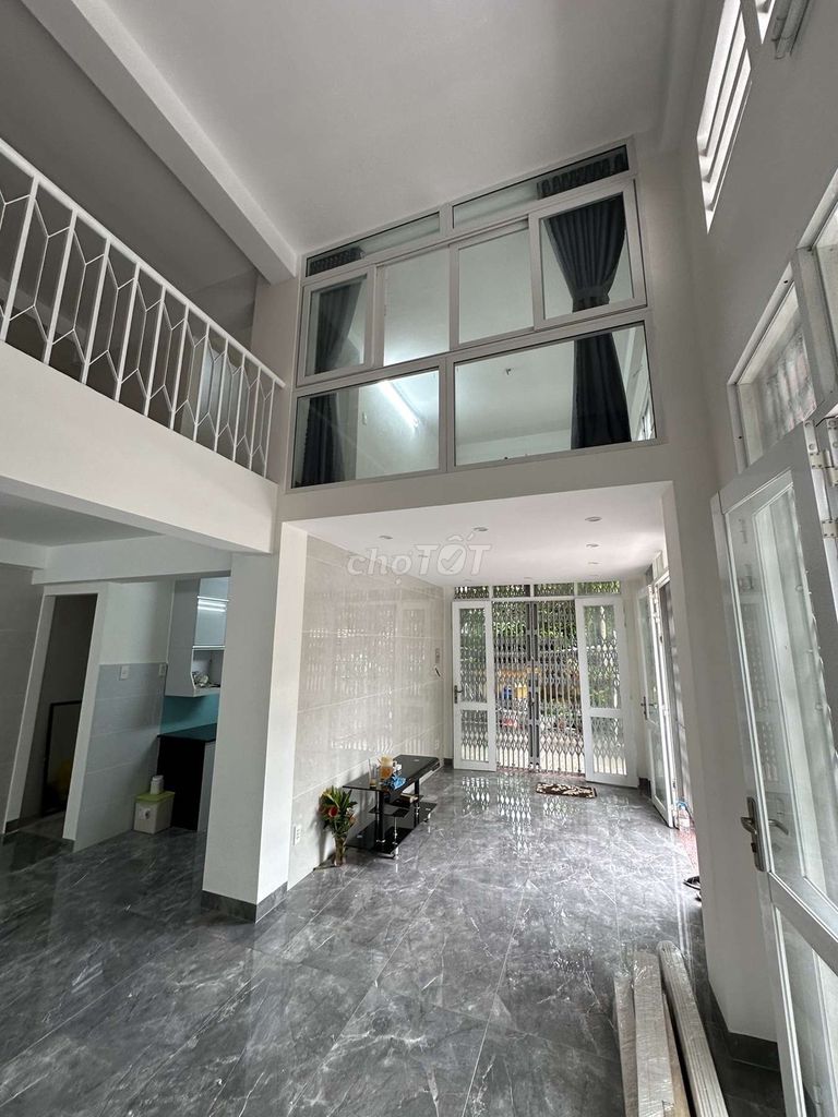 Аренда · 3 комн. · 130 м² · Quận 8, ул. Đường Phạm Hùng
