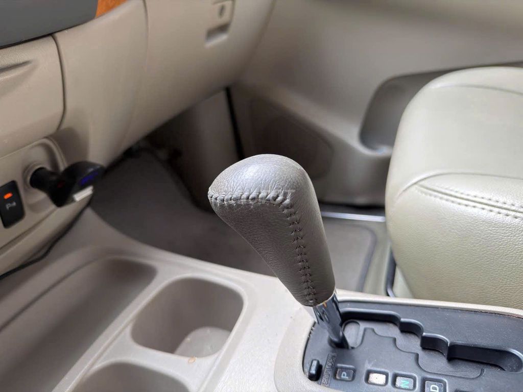 Toyota Innova 2009 автомат, черный