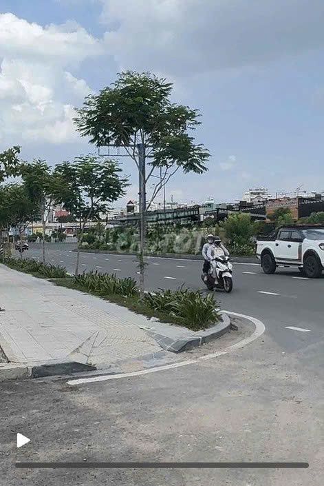 Cho thuê mặt bằng 2000m2 4360m2 109X40  đường Trường Chinh, Q.Tân Bình