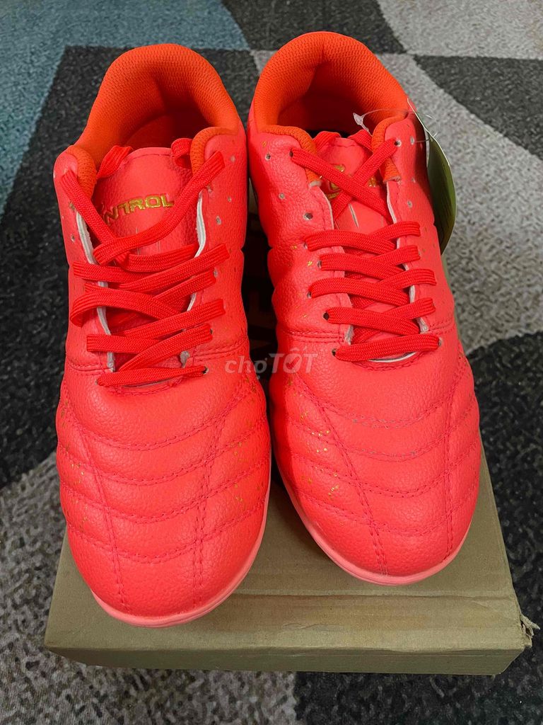 Giày bóng đá mầu hường nam tính Cam size 41. Mua bán Đồ thể thao, Dã ngoại tại Quận Đống Đa Hà Nội được đăng bởi hoàng phúc hình 1