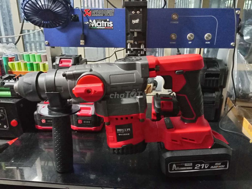 Máy đục bê tông Pin 21V Đỏ Đen Trung Quốc. Mua bán Đồ chuyên dụng, Giống nuôi trồng tại Huyện Hóc Môn Tp Hồ Chí Minh được đăng bởi Điện Lạnh  Đóng Pin hình 1