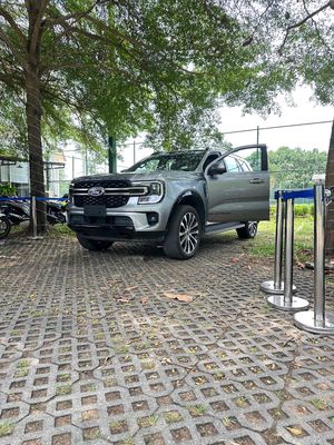 2026 Ford Everest Platinum 2.3 Xăng Hot giao lien