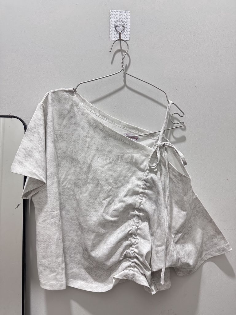 Áo thun Cheri Ave Nữ Trắng xám. Mua bán Quần áo tại Quận Gò Vấp Tp Hồ Chí Minh được đăng bởi Truc Nhu hình 1