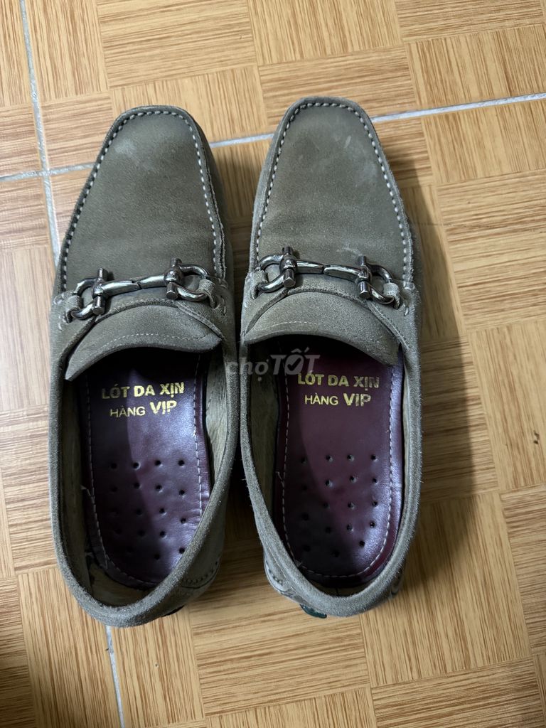 Thanh lí 2 đôi Salvatore Ferragamo, LV size 42. Mua bán Giày dép tại Quận Hai Bà Trưng Hà Nội được đăng bởi Trần Gia 3968 hình 1