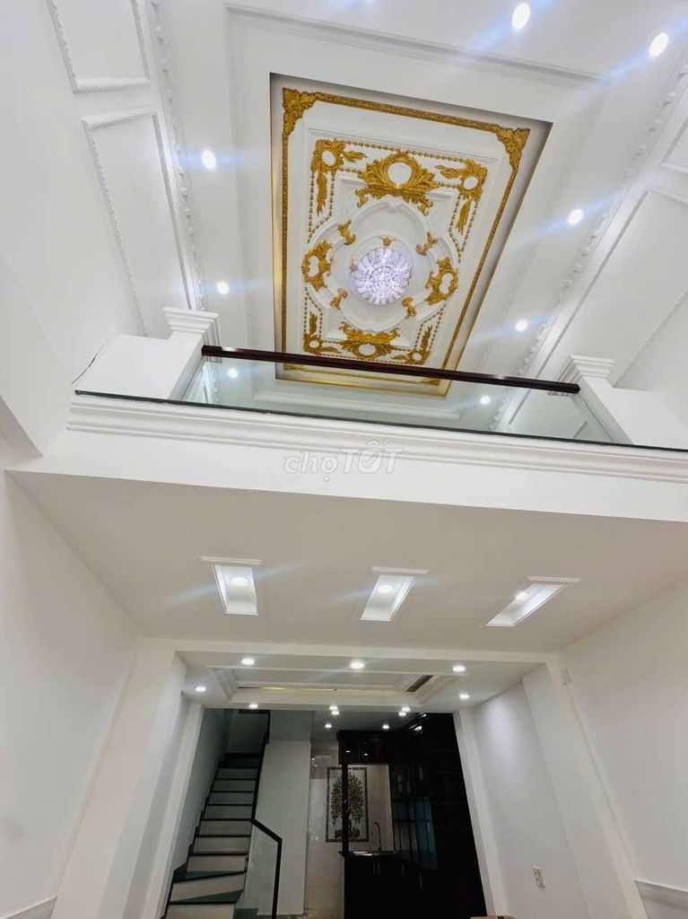 Nhà  lửng 2 lầu sân thượng 4pn 5wc xe hơi để trong nhà