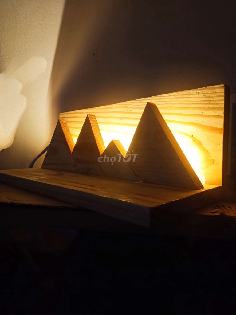 Đèn ngủ thiết kế mô hình kim tự tháp