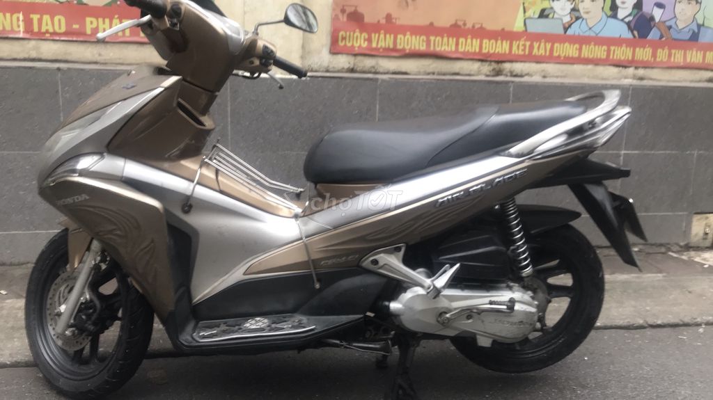 Honda Air Blade Nâu bạc. Mua bán Xe máy tại Quận Thanh Xuân Hà Nội được đăng bởi Nguyễn Anh Dương hình 3