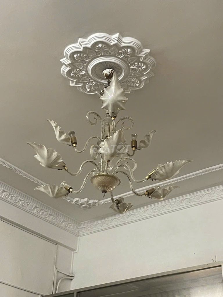 Đèn chùm thủy tinh trắng cổ điển. Mua bán Đèn tại Thành phố Đà Lạt Lâm Đồng được đăng bởi Mai Hồ hình 1