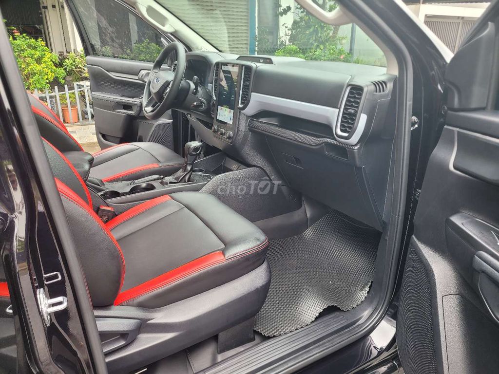 Range 2024 XLS 2.0 4X2 AT - 14000 km. Mua bán Ô tô tại Quận Kiến An Hải Phòng được đăng bởi QUÝ TRẦN AUTO hình 12