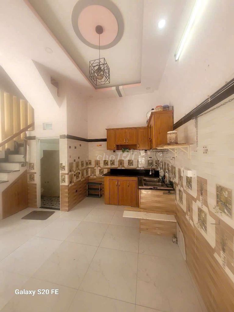 Фасад в переулке 6 м, сквозной, для торговли, цена чуть больше 3