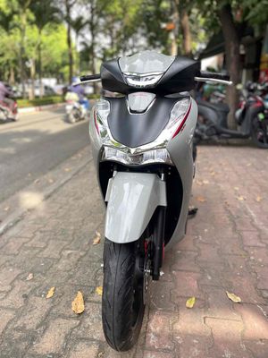 Honda SH160 2024 Xám 5000 km. Mua bán Xe máy tại Thành phố Biên Hòa Đồng Nai được đăng bởi Minh Hiền