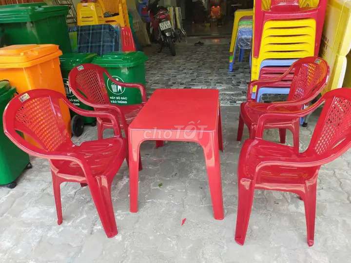 Bàn ghế Nhựa Đỏ Mới. Mua bán Bàn ghế tại Quận Hải Châu Đà Nẵng được đăng bởi UY TÍN hình 1