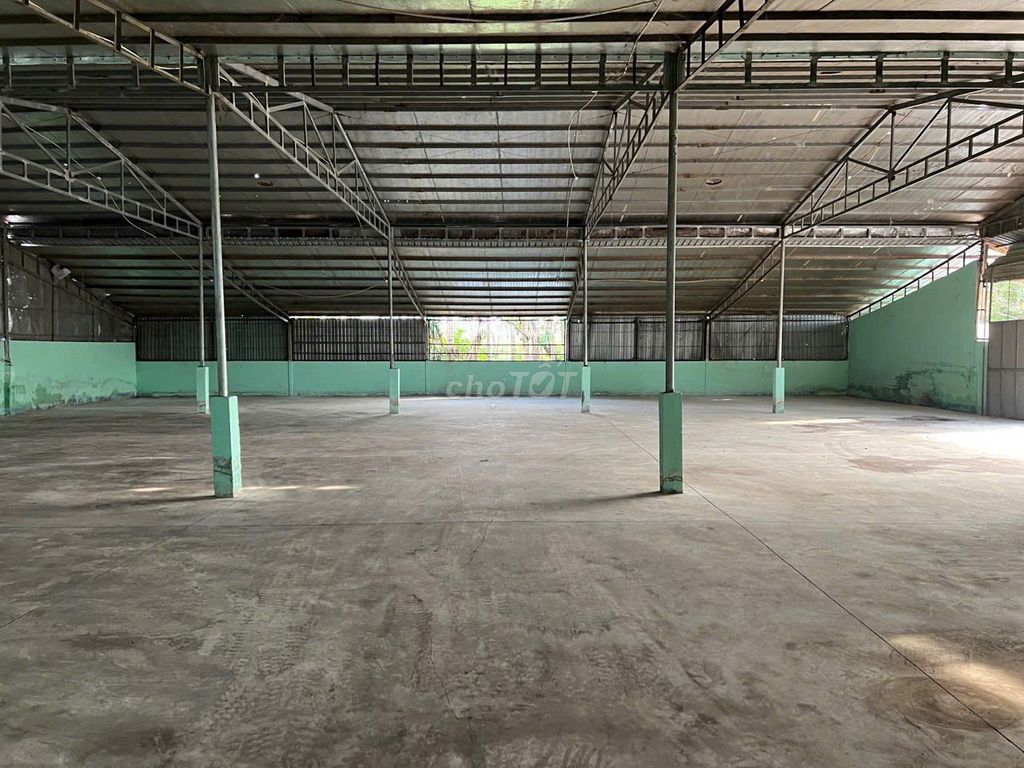 Kho xưởng bãi 2.500m² kho xây dựng 1.320m² trạm điện 3 pha, Container