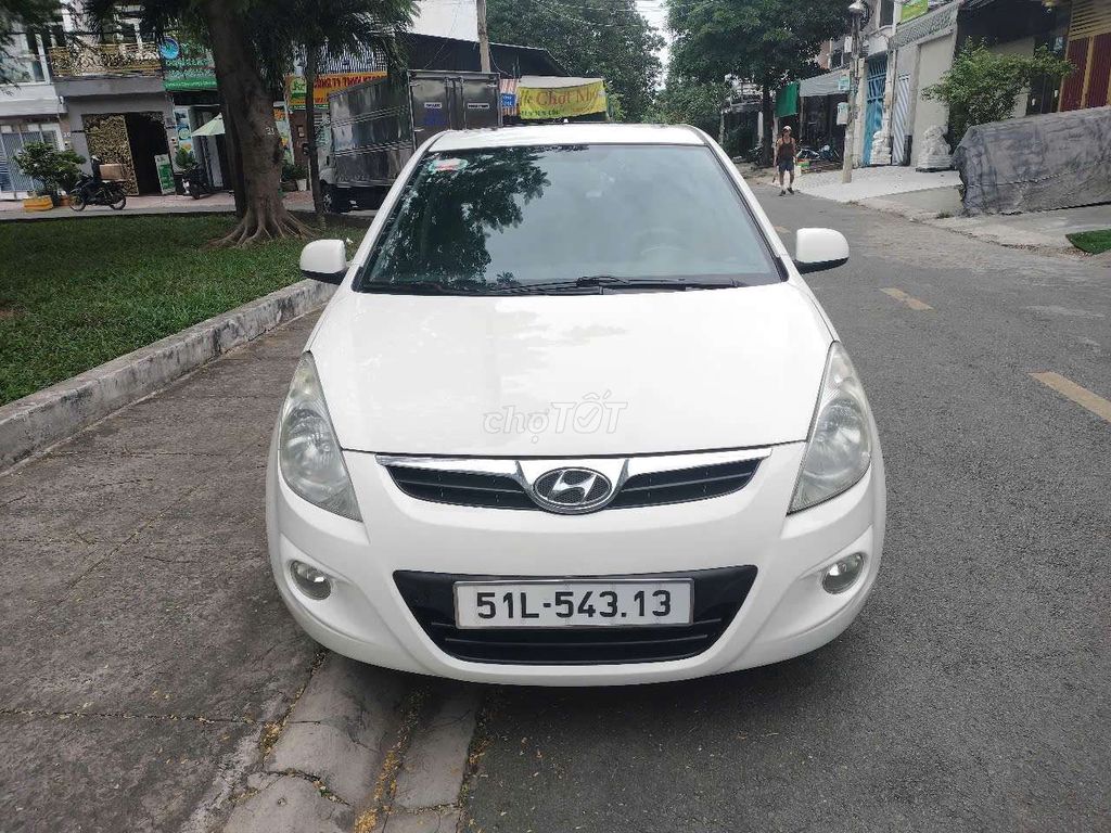 Hyundai i20 2010 1.4 AT - 128000 km