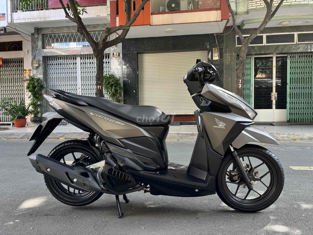 Vario 150 màu vàng cát đời 2017