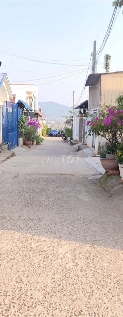 Đất ShR Cách Sân Bay Quốc Tế liên Khương 500m. Mua bán đất tại Huyện Đức Trọng Lâm Đồng được đăng bởi khánh lynh hình 1