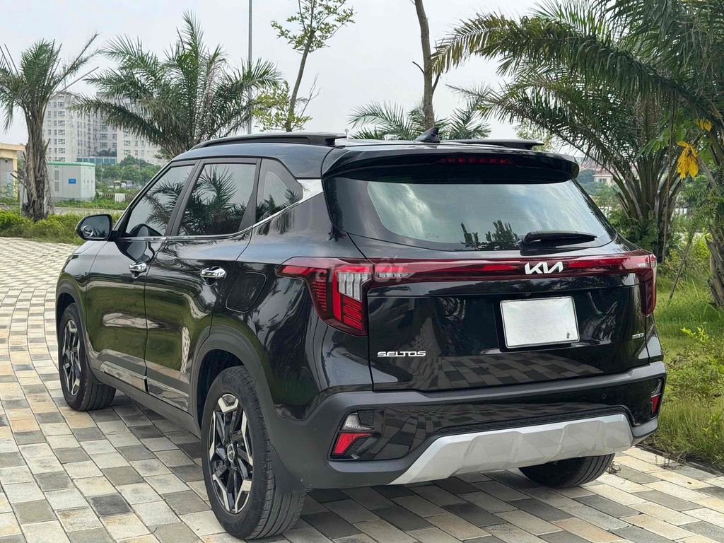 KIA Seltos Premium 2025 Черная 20 тыс. км ✅