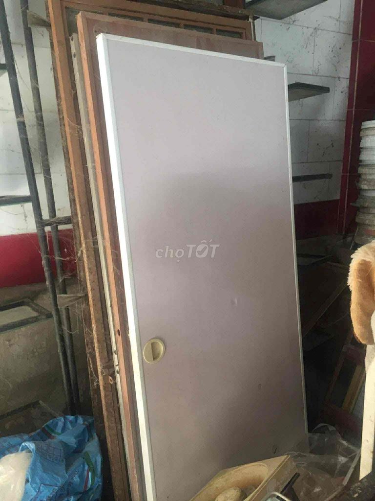 Combo bồn cầu và cửa Nhựa Trắng. Mua bán Thiết bị vệ sinh, nhà tắm tại Thành phố Vĩnh Long Vĩnh Long được đăng bởi Sơn Nguyễn hình 1