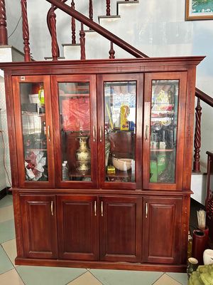 Bán nhanh tủ gỗ nguyên khối - bộ sofa và 2 đôn. Mua bán Tủ, kệ gia đình tại Quận Ngũ Hành Sơn Đà Nẵng được đăng bởi Minh Khôi
