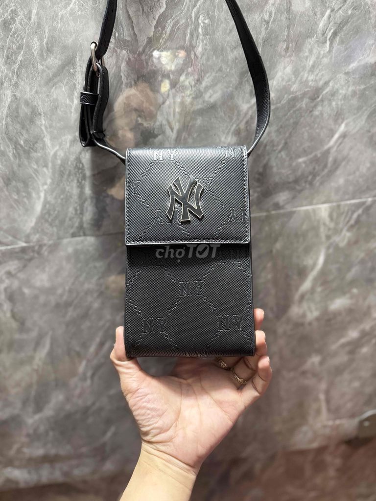 pas Túi đựng điện thoại da đen thời trang. Mua bán Phụ kiện thời trang khác tại Quận 4 Tp Hồ Chí Minh được đăng bởi shop mỹ phẩm nước hoa charme túi giày dép  chính hãng sỉ SL giá tốt  hình 1