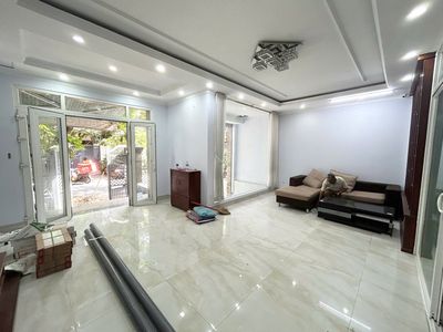 Cho thuê phòng trệt 100m2, có thể làm VP hoặc để ở ngay KDC Sadeco,Q7