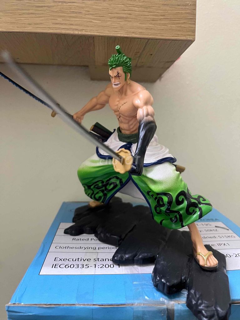 Mô hình Zoro cao khoảng 17cm