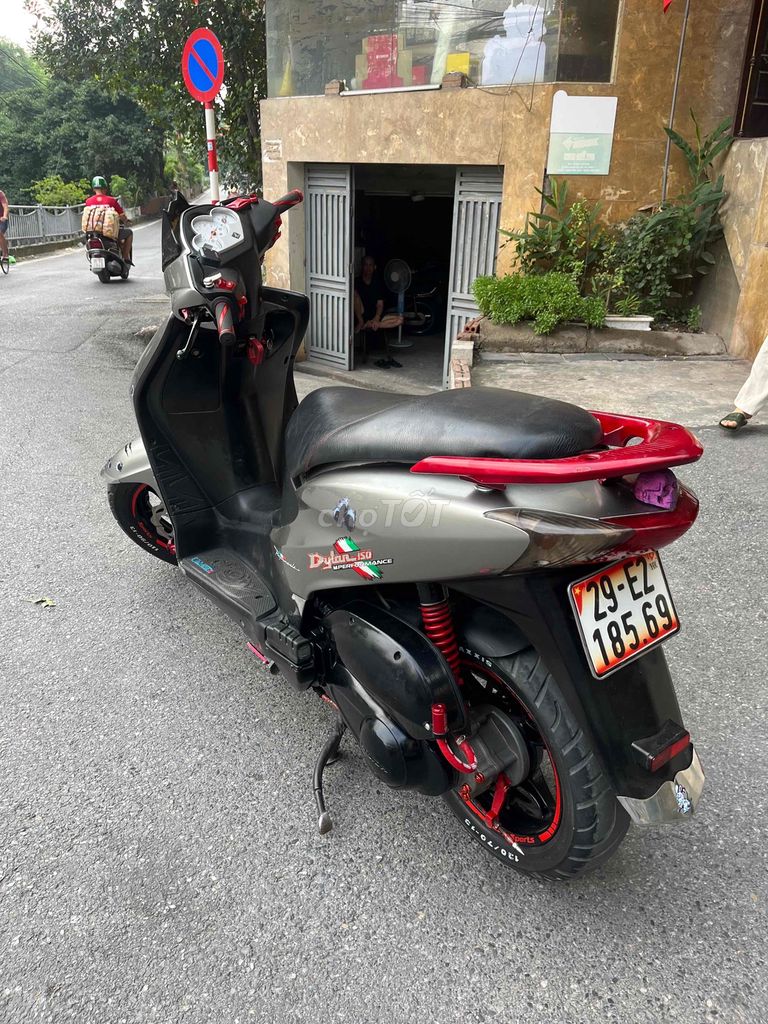 Honda Dylan 150 серебристый скутер