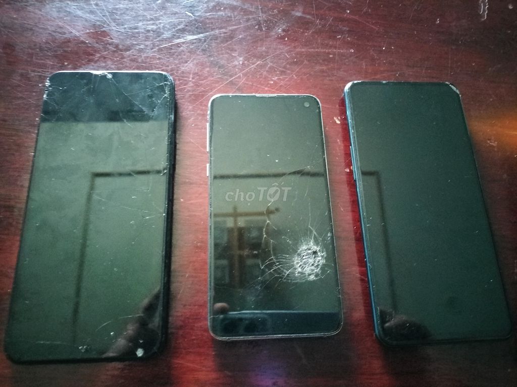 Có 3 cái xác điện thoại main còn tốt