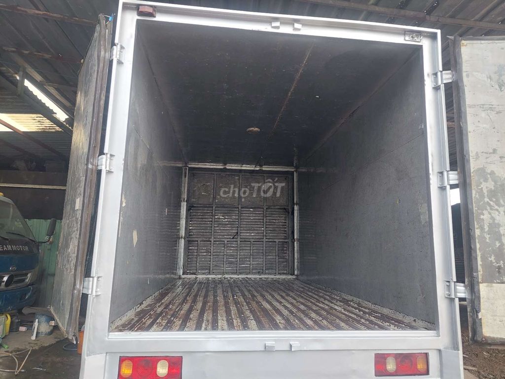 VEAM 1T9 2012 Thùng kín thùng Dài 4m5. Mua bán Xe tải, xe ben tại Quận Bình Tân Tp Hồ Chí Minh được đăng bởi Kính Xe Tải hình 7