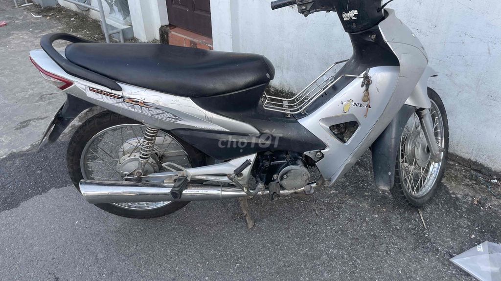 Honda Wave A100 серебристый, номер 30