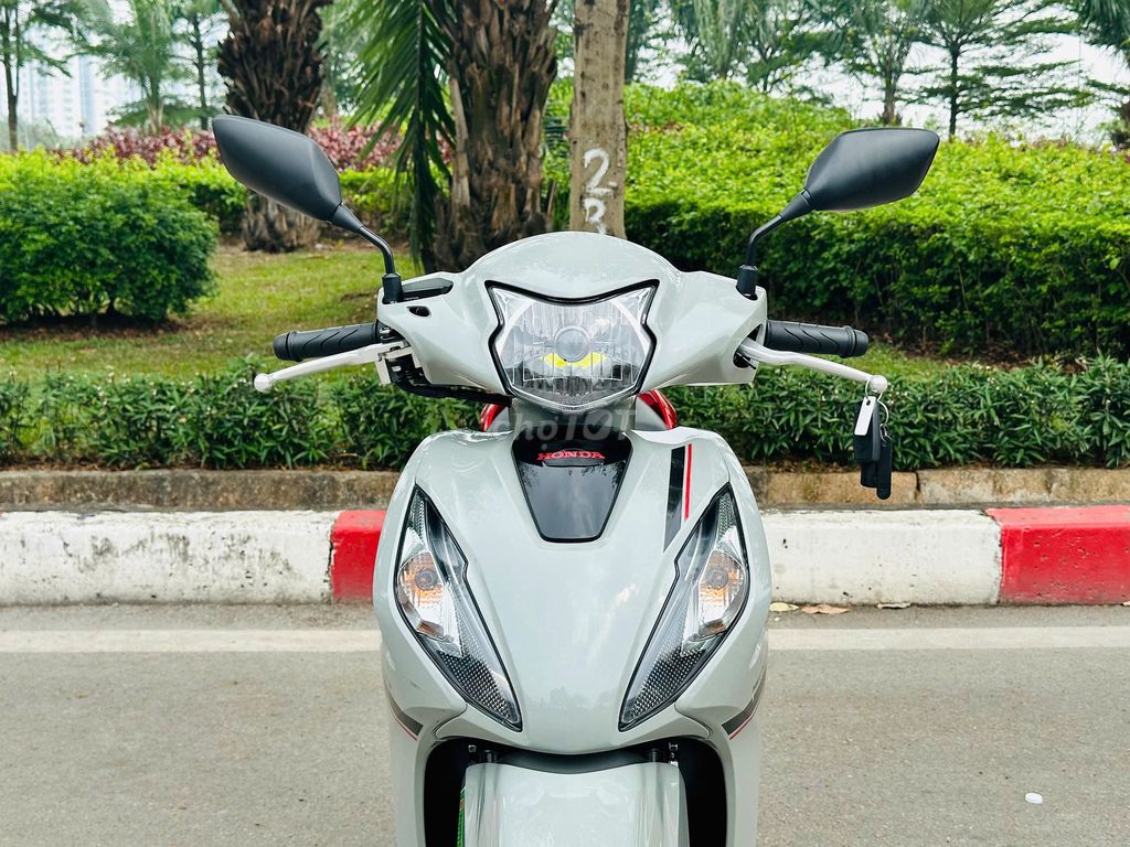 VISION XÁM XI MĂNG THỂ THAO SIÊU LƯỚT MỚI MUA.. Mua bán Xe máy tại Quận Đống Đa Hà Nội được đăng bởi Minh Khôi hình 2