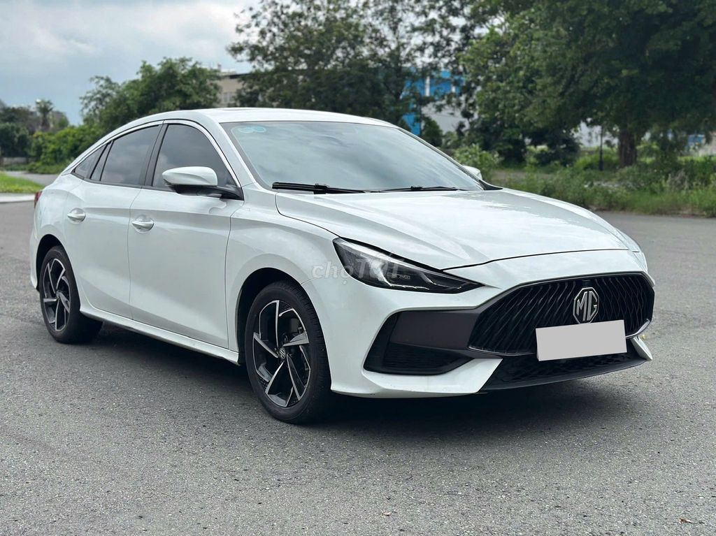MG MG5 Luxury 2023 белый 20 000 км