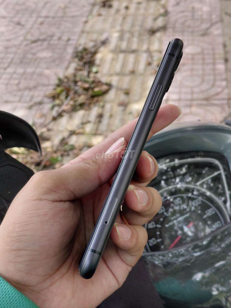 Apple iPhone 11 64GB Đen Đã sử dụng. Mua bán Điện thoại tại Huyện Cần Giuộc Long An được đăng bởi Xuân Tiền vlog hình 1