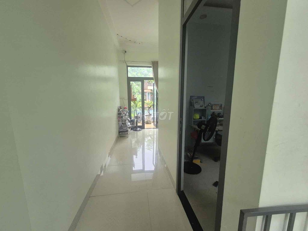 Bright 2-storey house with solar power near Hòa Xuân market — photo 6