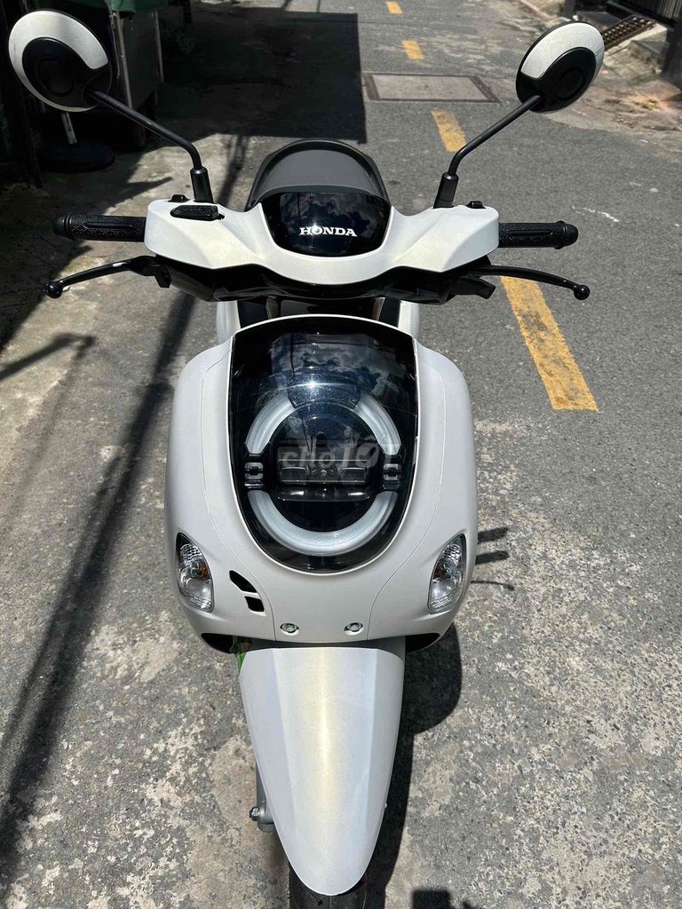 Honda Scoopy 2025 белый 8000 км смарт-ключ на владельце