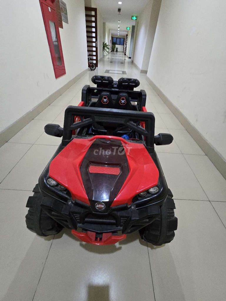 Xe ô tô điện trẻ em Đỏ đen. Mua bán Mẹ và bé tại Quận Bắc Từ Liêm Hà Nội được đăng bởi Trương Tuấn Anh hình 1