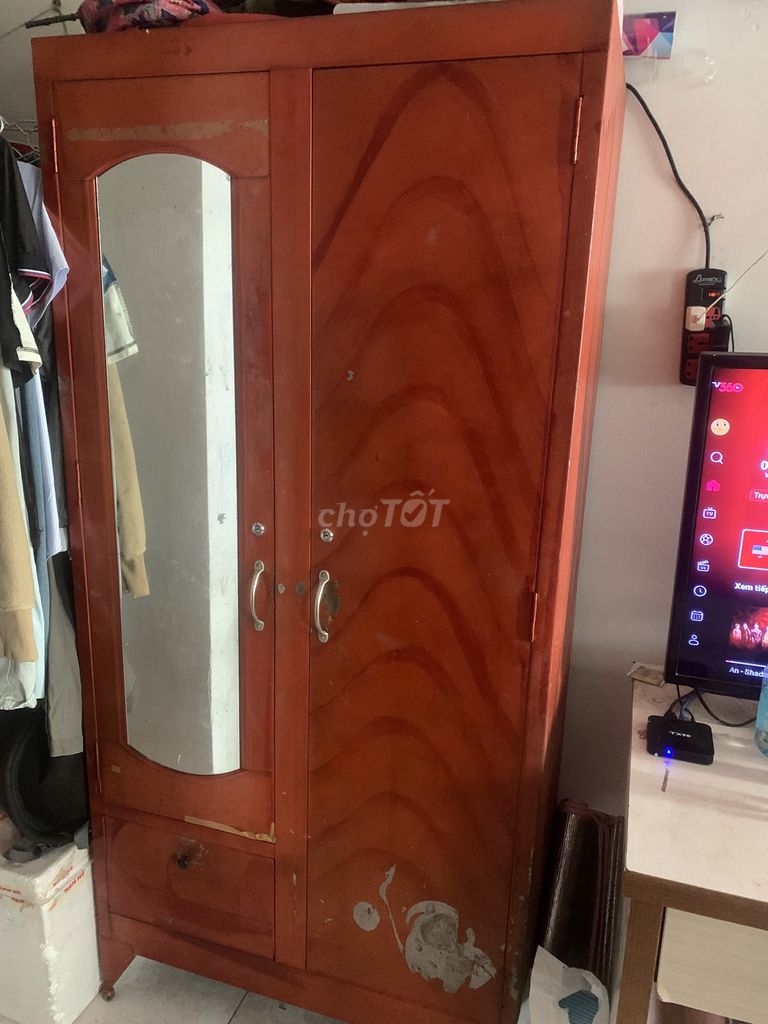 Tủ quần áo Gỗ Nâu đỏ có gương. Mua bán Tủ, kệ gia đình tại Quận Bình Thạnh Tp Hồ Chí Minh được đăng bởi Phương Phan hình 1