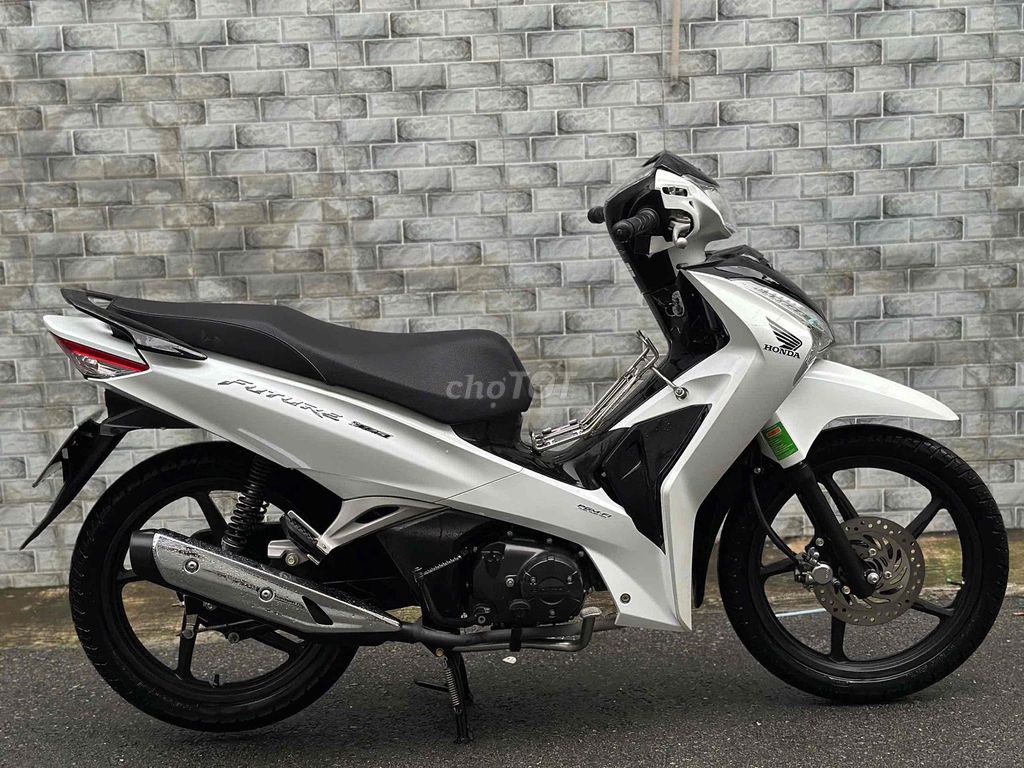 Черно-белый торт «Будущее 125 2024» 5000 км Bstp