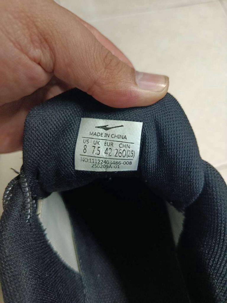 Giày Erke chạy bộ size 42