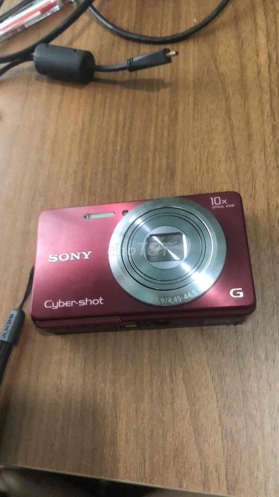 máy ảnh sony màu đỏ rượu