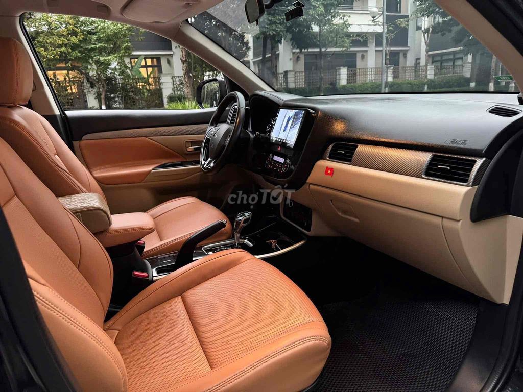 Mitsubishi Outlander 2018 CVT 80000 km. Mua bán Ô tô tại Quận Cầu Giấy Hà Nội được đăng bởi TRUNG HIẾU AUTO hình 15