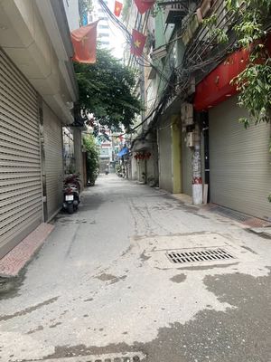 Nhà phố 19 m² · 2 PN · Phố Giảng Võ
