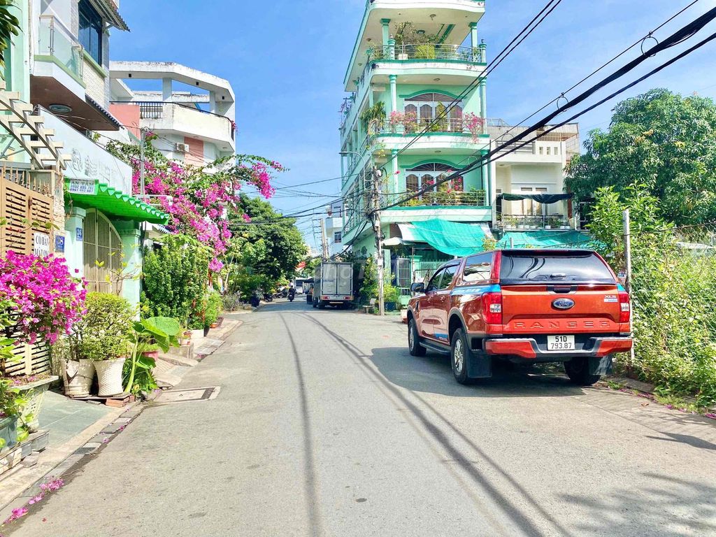 Ngay Mercedes BenZ - Võ Văn Kiệt, NHÀ TRỌ, 8x16M, thu 15/TR, đường 7M.